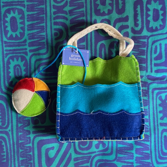 Groovy Holidays Lot of 2 Felt Gift Bags Brand New Tropical, Palm Tree, Beach - Picture 10 of 10